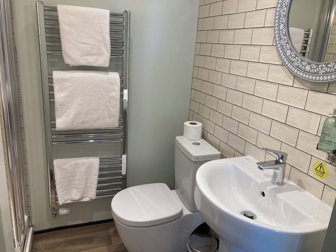 Bathroom 4, The Stork Hotel, Lancashire