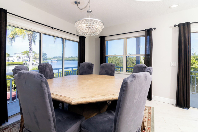 Others 5, Dolphin Resort, Hillsborough