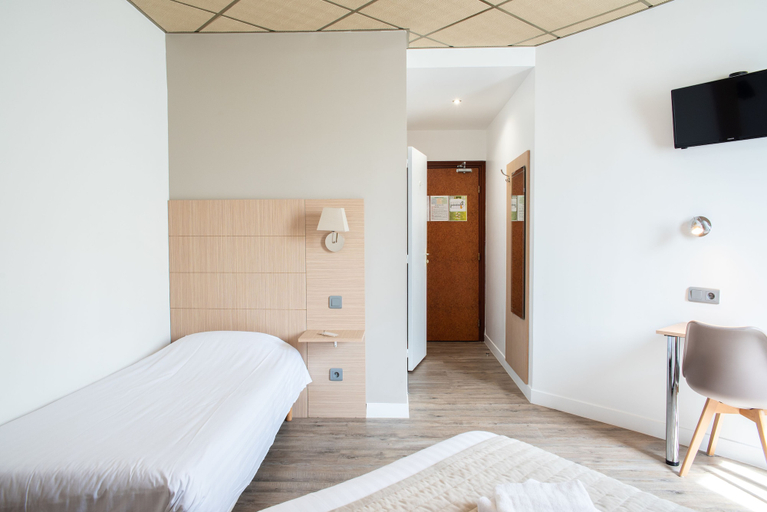 Bedroom 3, Hôtel Garabel, Yvelines