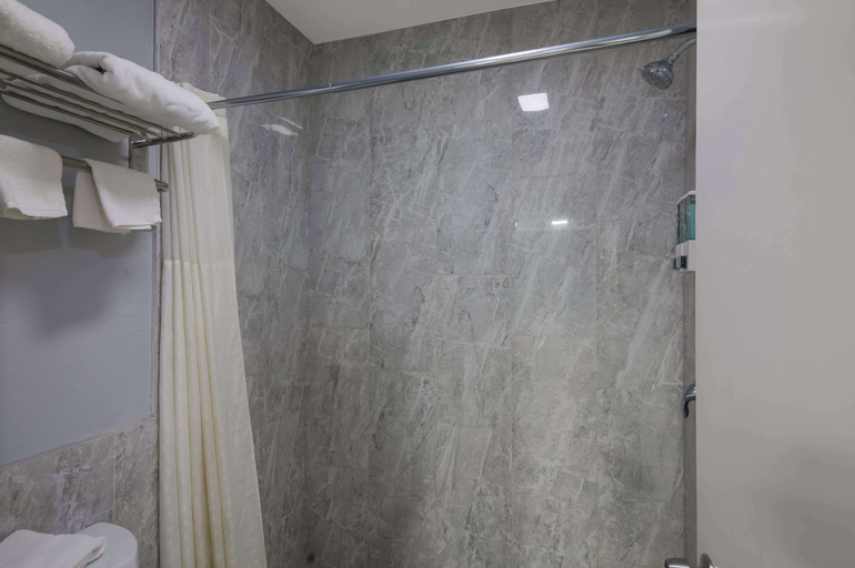 Bathroom 4, Americas Best Value Inn Buda Austin S, Hays