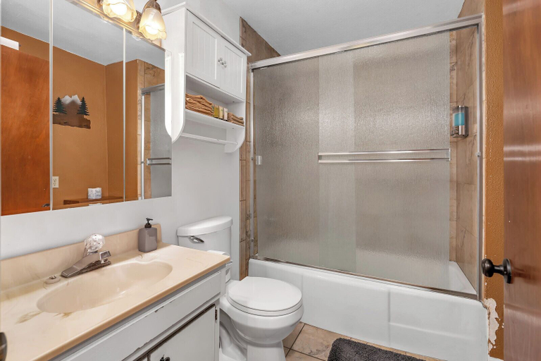 Bathroom 3, Immersed in Nature! Manzanita Cabin W/hot Tub, Madera