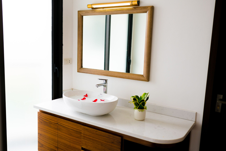 Bathroom 5, Hana Stay Tran Quoc Hoan, Cầu Giấy