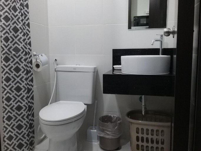 Bathroom 4, Condoluxe Pioneer Woodlands, Mandaluyong