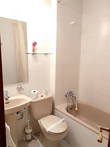 Bathroom 4, Hotel La Maruxiña, Toledo