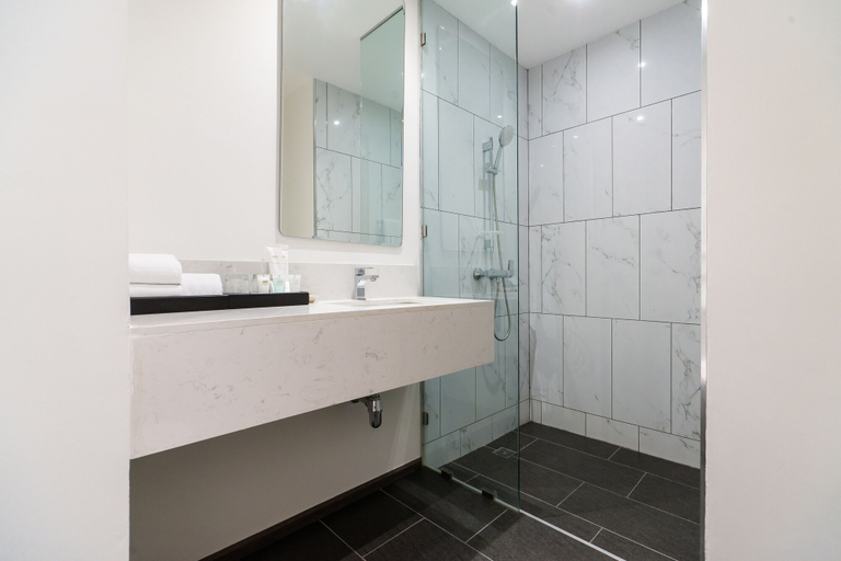 Bathroom 4, One Patio Hotel Pattaya, Pattaya