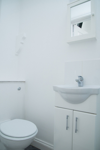 Bathroom 3, Beckenham High Street, London