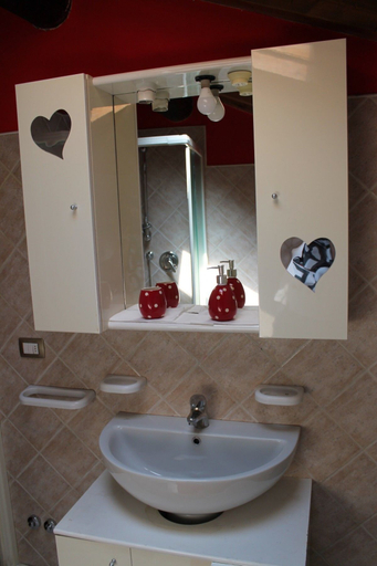 Bathroom sink 2, Desenzanoloft – La baita, Brescia
