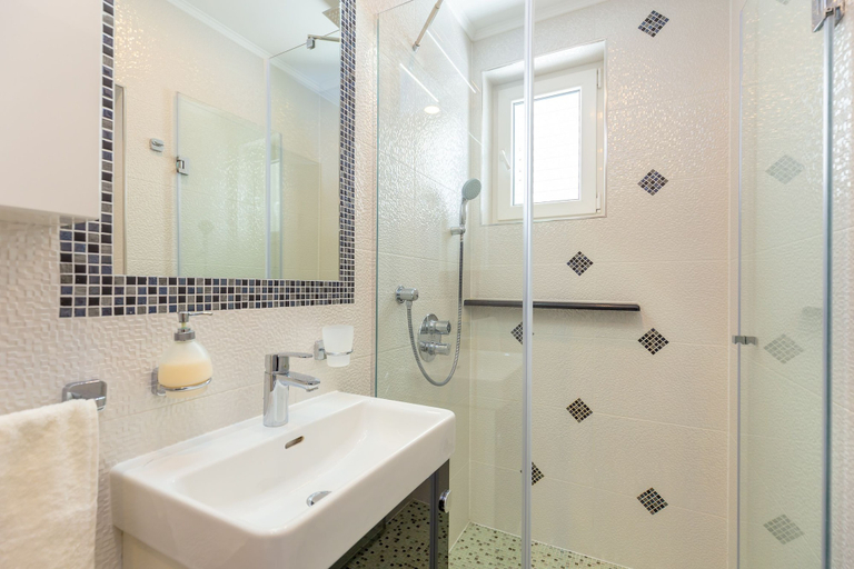 Bathroom 4, Hedera Estate, Hedera A24, Dubrovnik