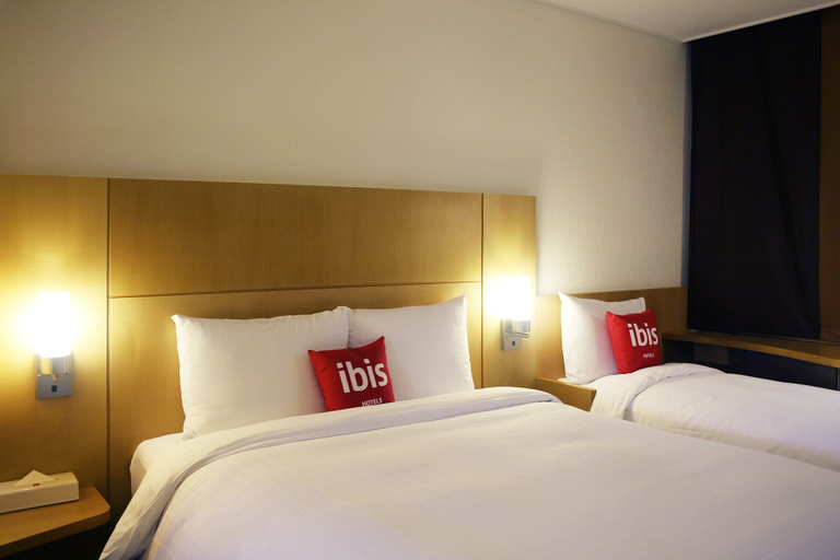 Bedroom 4, ibis Bordeaux Lac, Gironde