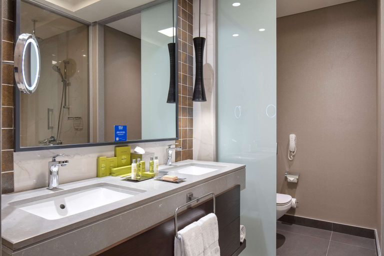 Bathroom 5, Hilton Istanbul Bakirkoy, Zeytinburnu
