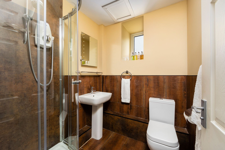Bathroom 3, Greenhill Hotel, Cumbria