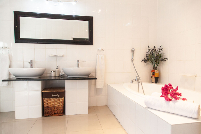 Bathroom 4, Blue Diamond Lodge, Namakwa