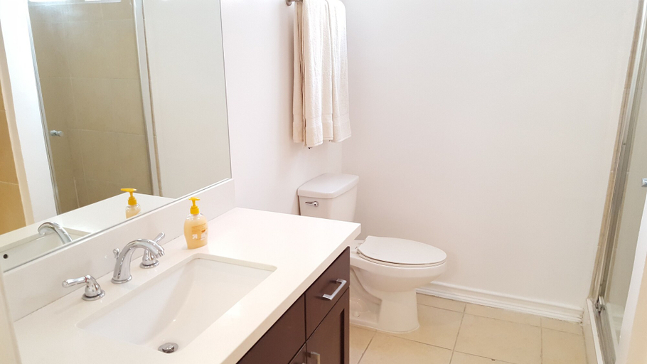 Bathroom, Fully Renovated 1 min. to Melrose Ave., Los Angeles