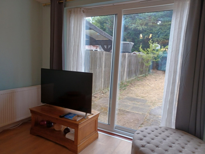 Others 4, Crawley Green House - Huku Kwetu, Luton
