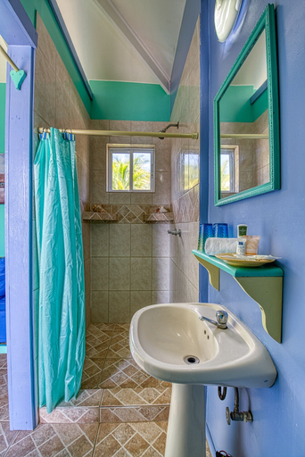 Bathroom 5, Cosmic Crab Resort, Bocas del Toro