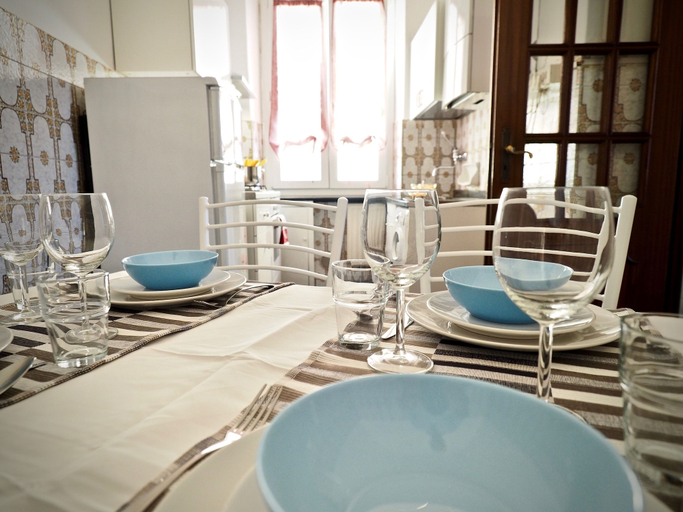 In-room dining 4, Panoramica Centrale Casa Rivoli, Genova