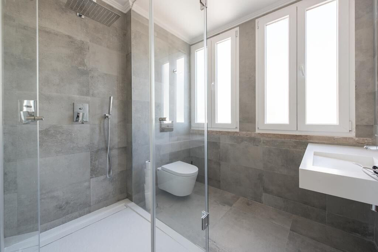 Bathroom 3, Room Gani - Hostel, Lisbon