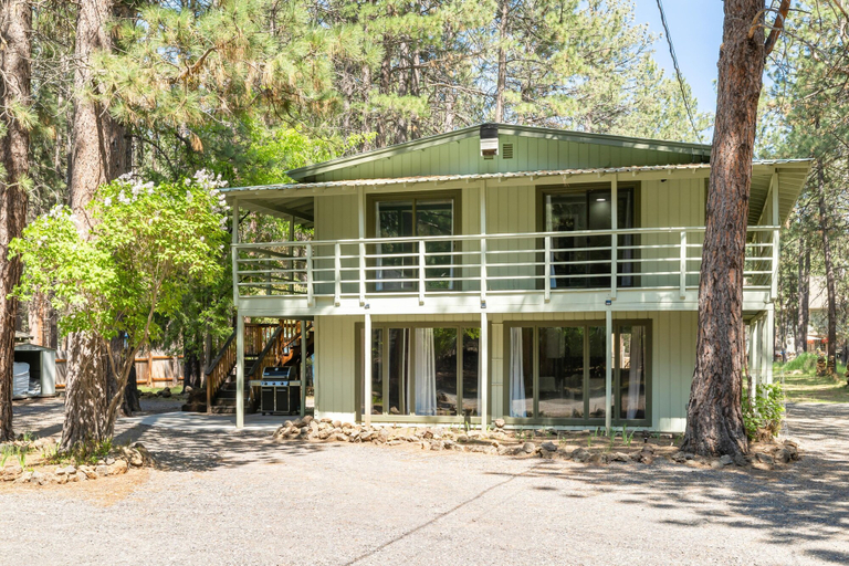 Exterior & Views 2, Deschutes Riverwoods Retreat, Deschutes