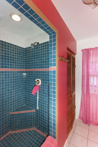 Bathroom 4, Banyan Tree Sanctuary, Hawaii