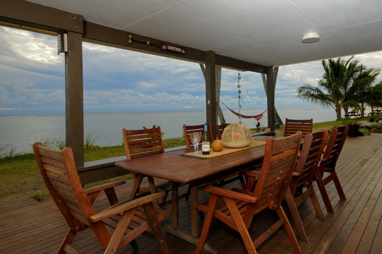Others 5, Raro Beach Bach, Rorotonga