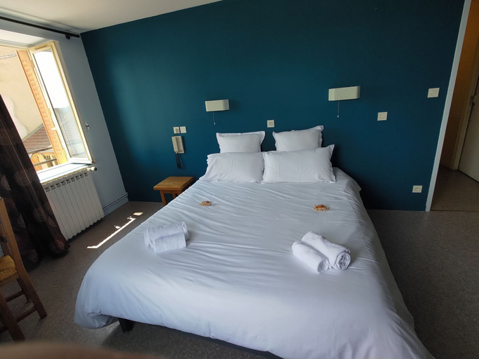 Bedroom 5, 1799 Rte des Écharmeaux, Rhône