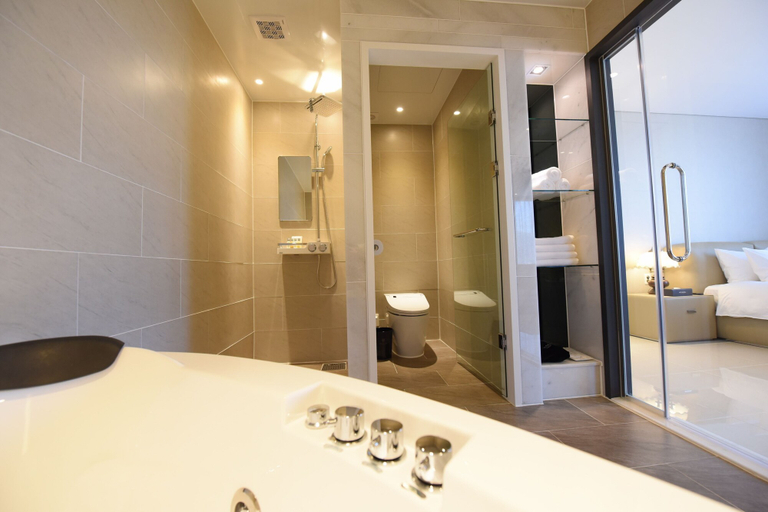 Bathroom 3, Geoje Art Nouveau Suite Hotel, Geoje