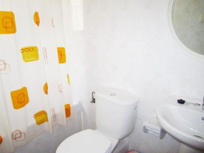 Bathroom 3, Apartamento Económico Camino Ronda - 110, Girona
