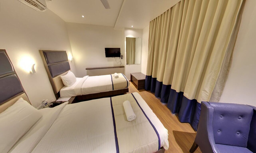 Bedroom 3, Hotel Grandeur, Pune