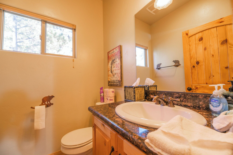 Bathroom 4, Pankratz Pines, San Bernardino