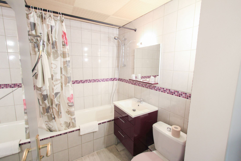 Bathroom 4, Hotel Restaurant De La Poste, Haut-Rhin