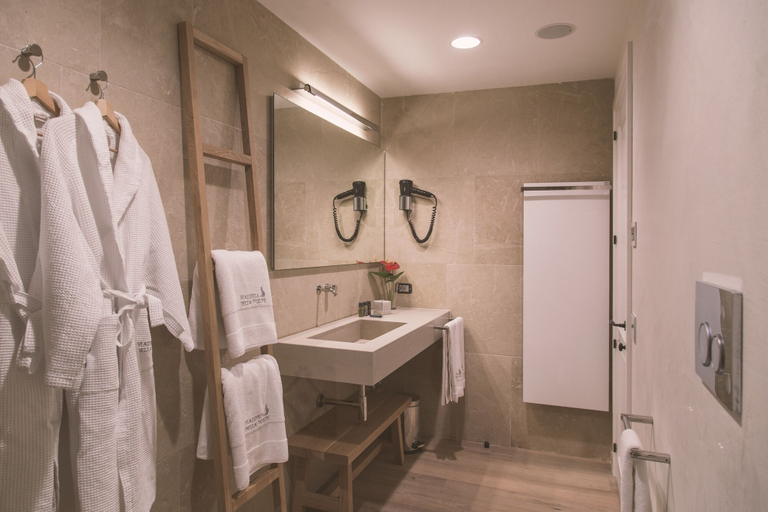 Bathroom 5, Masseria della Volpe, Syracuse