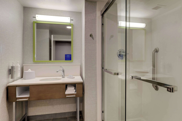 Bathroom 4, Hampton Inn Cumming, Forsyth