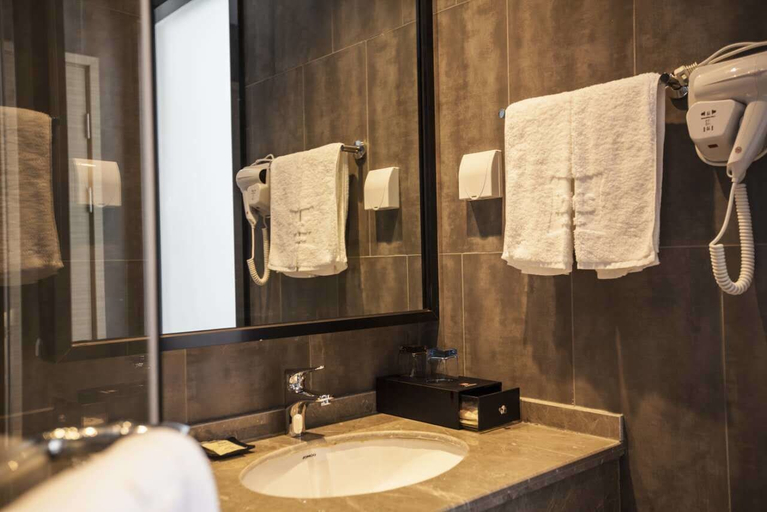 Bathroom 3, ibis Kunshan Changjiang Rd Hotel, Suzhou