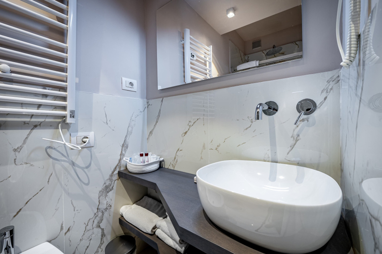 Bathroom 4, Hotel La Scaletta Al Ponte Vecchio, Florence
