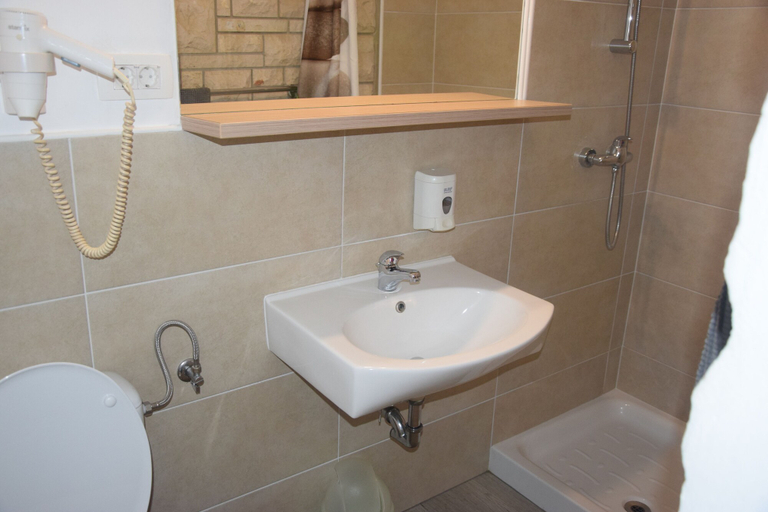 Bathroom 3, Hostel Panorama Portorož, Piran