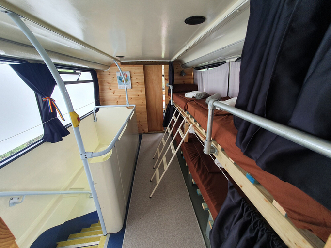 Bedroom 3, Double Decker Bus on an Alpaca Farm Sleeps 8, Devon