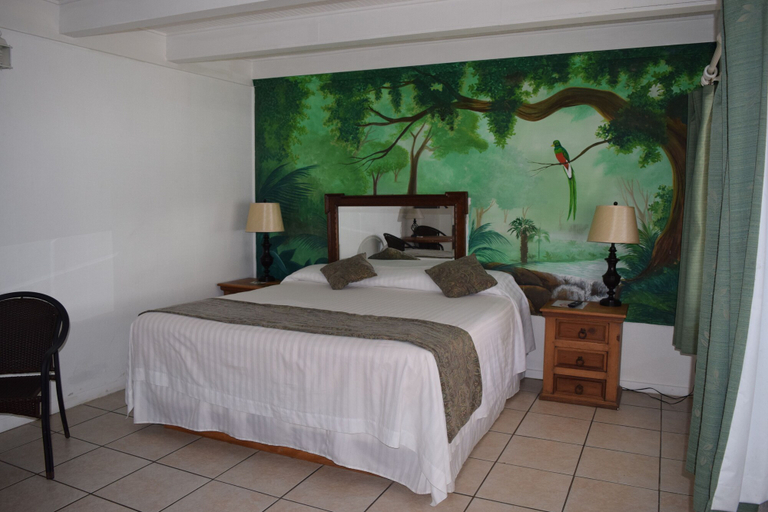 Bedroom 2, Wanna Wanna Inn, Cameron