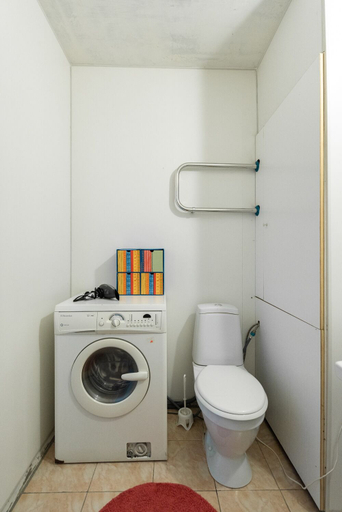 Bathroom 3, Apartment on Vertolyotchikov 13, Eastern