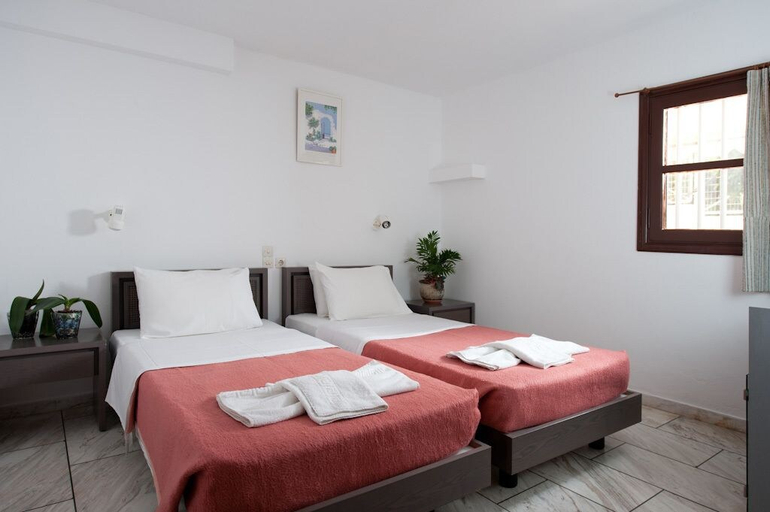 Bedroom 3, Kiriakos Apartments, Crete