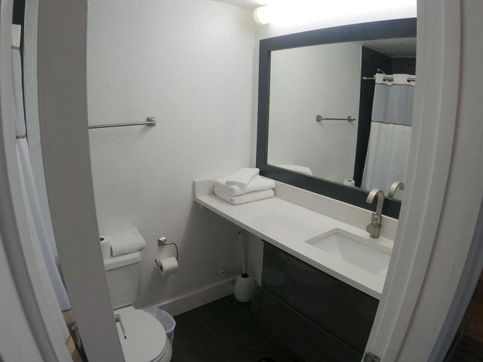 Bathroom 4, Cozy Condos Near Universal & Seaworld, Orange