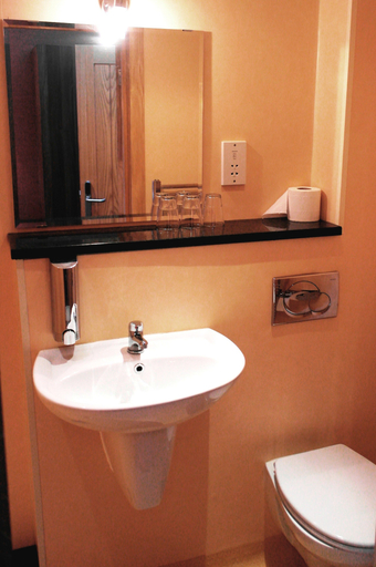 Bathroom 5, Newcastle Jesmond Hotel, Newcastle upon Tyne