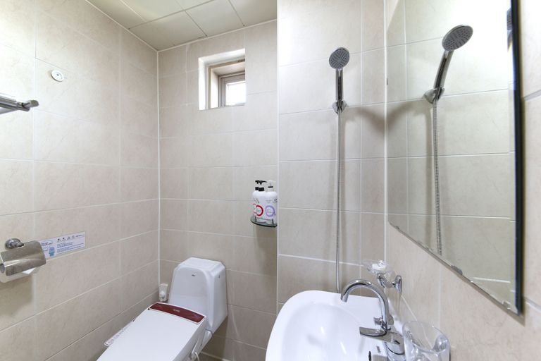 Bathroom 5, K- Grand Hostel Dongdaemun, Seongdong