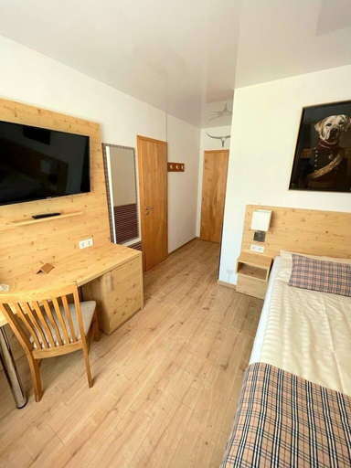 Bedroom 4, Hotel LANDHAUS KÜRRENBERG, Mayen-Koblenz