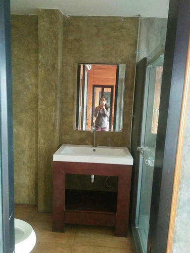 Bathroom, Lake House, Khuan Khanun