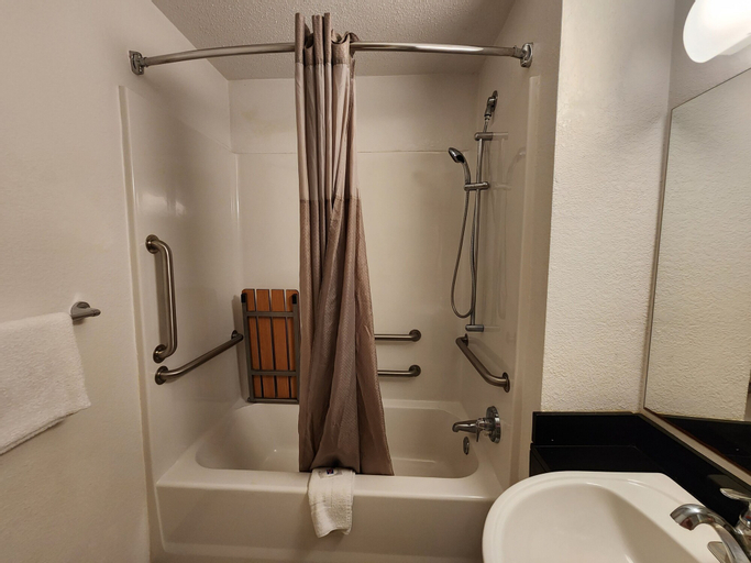 Bedroom 5, Motel 6 Baytown, TX - Baytown East, Chambers