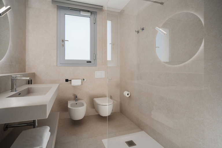Bathroom 4, Hotel delle Nazioni, Pesaro E Urbino