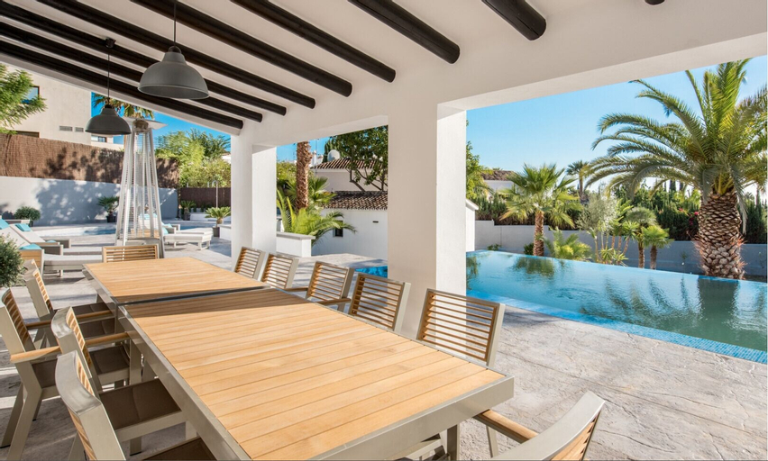 Magnificent And Modern Decorated Villa, Málaga