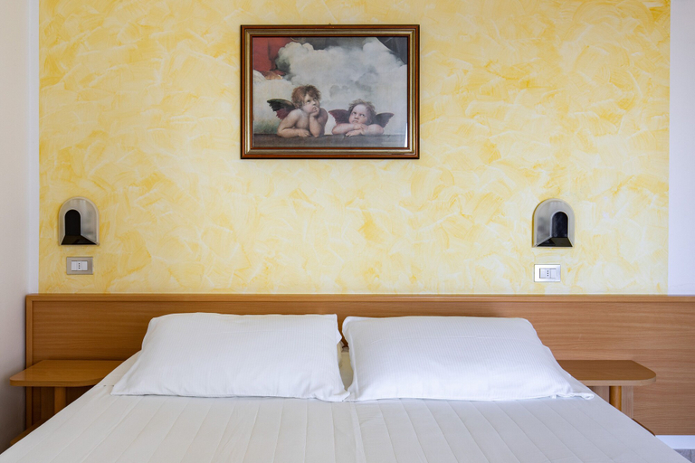 Bedroom 3, Hotel Palos, Rimini