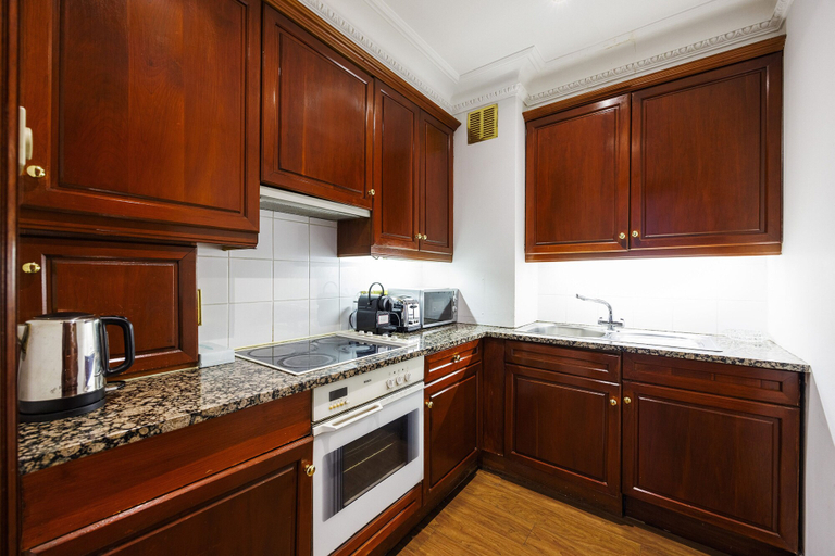 Others 5, Carlton Court - Mayfair, London