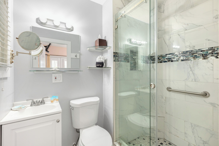 Bathroom 3, The Grand Guesthouse, Monroe